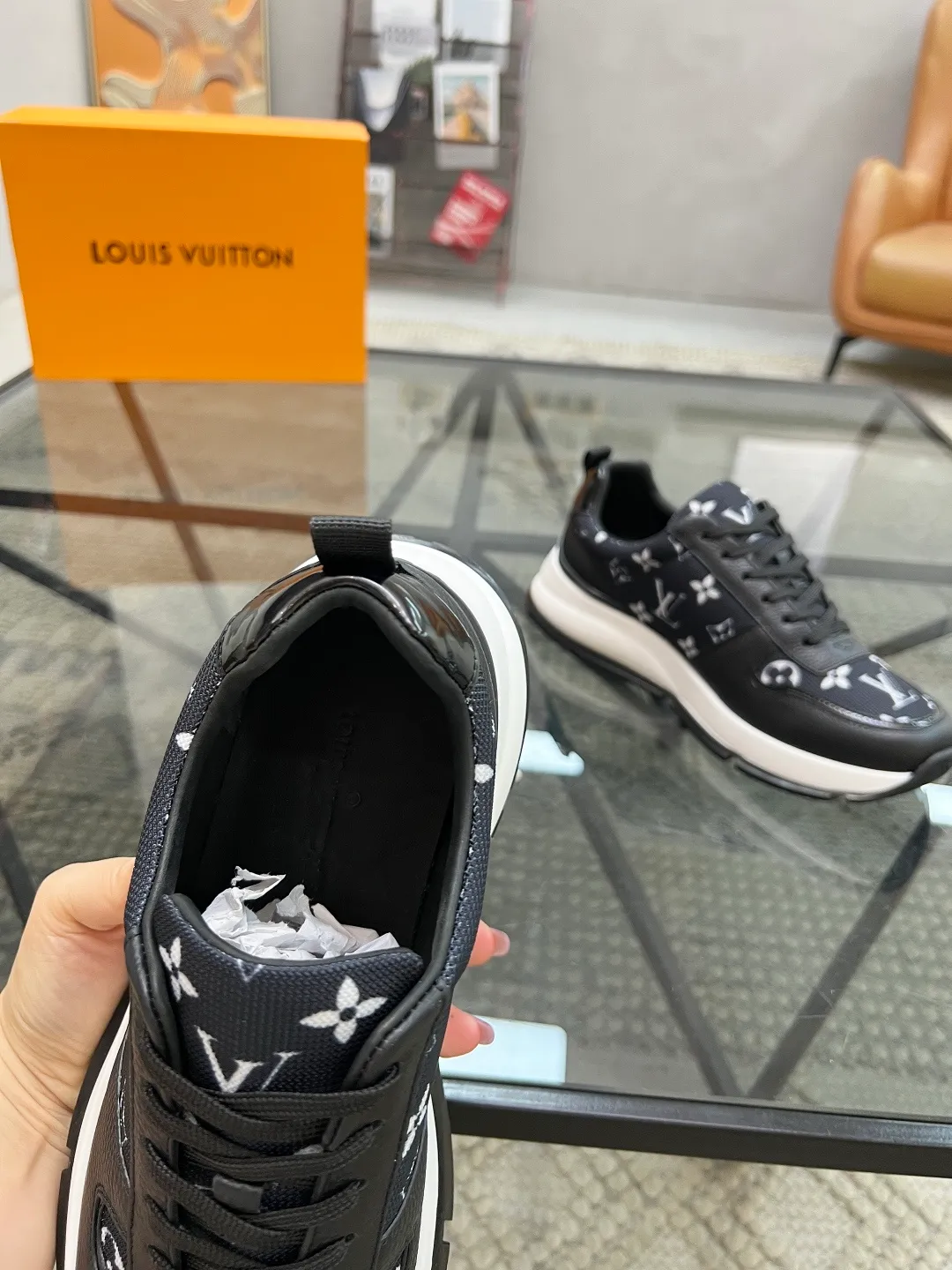 Factory price: 480💰LV🔍Top purchasing agent🇮🇹 Lu Street God's new sports shoes are coming and are available at counters simultaneously. Original factory configuration, original cowhide imported from Italy with mesh fabric, high-quality printing and splicing complex process, sports trendy person, imported water-dyed cowhide lining, sole: Wang Yuan factory specially provides the original sole, super comfortable, original factory follow-up goods 🔍🔍High quality, you can enter and leave the counter at will, welcome to compare and synchronize with the counter, code number 38-44, customized 45